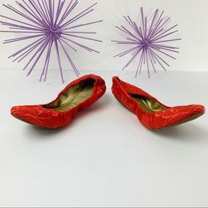 Tahari Vivian / Floral Embroider Ballet Flat